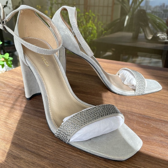 Pelle Moda Ankle Strap Heel- Sz 8.5 - Picture 3 of 9